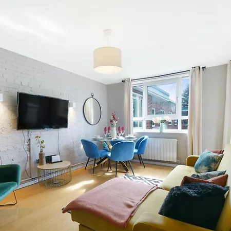 Lovely 2 Bedroom Flat In London-Balcony - Sleeps 6 Exterior photo