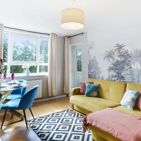 Lovely 2 Bedroom Flat In London-Balcony - Sleeps 6 Exterior photo