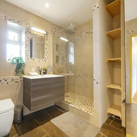 Lovely 2 Bedroom Flat In London-Balcony - Sleeps 6 Exterior photo