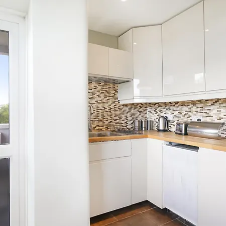 Lovely 2 Bedroom Flat In London-Balcony - Sleeps 6 Exterior photo